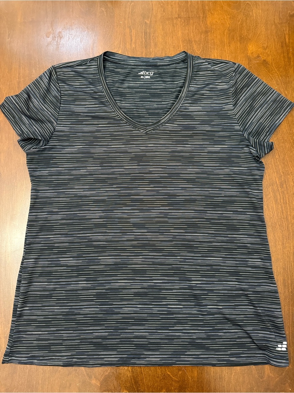Lot of Two DSG V-Neck Shirts Size XL - Picture 3 of 6
